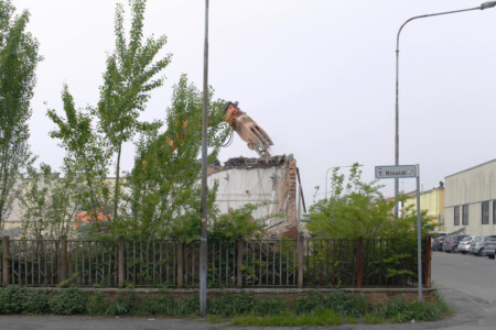 La casa officina Ballista, Sogliani e Borghi in fase di demolizione – aprile 2024
© William Guerrieri (Courtesy William Guerreri).